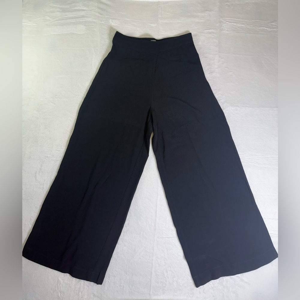 Wilfred  Aritzia Wide-Leg Black High-Waist Cropped Pants